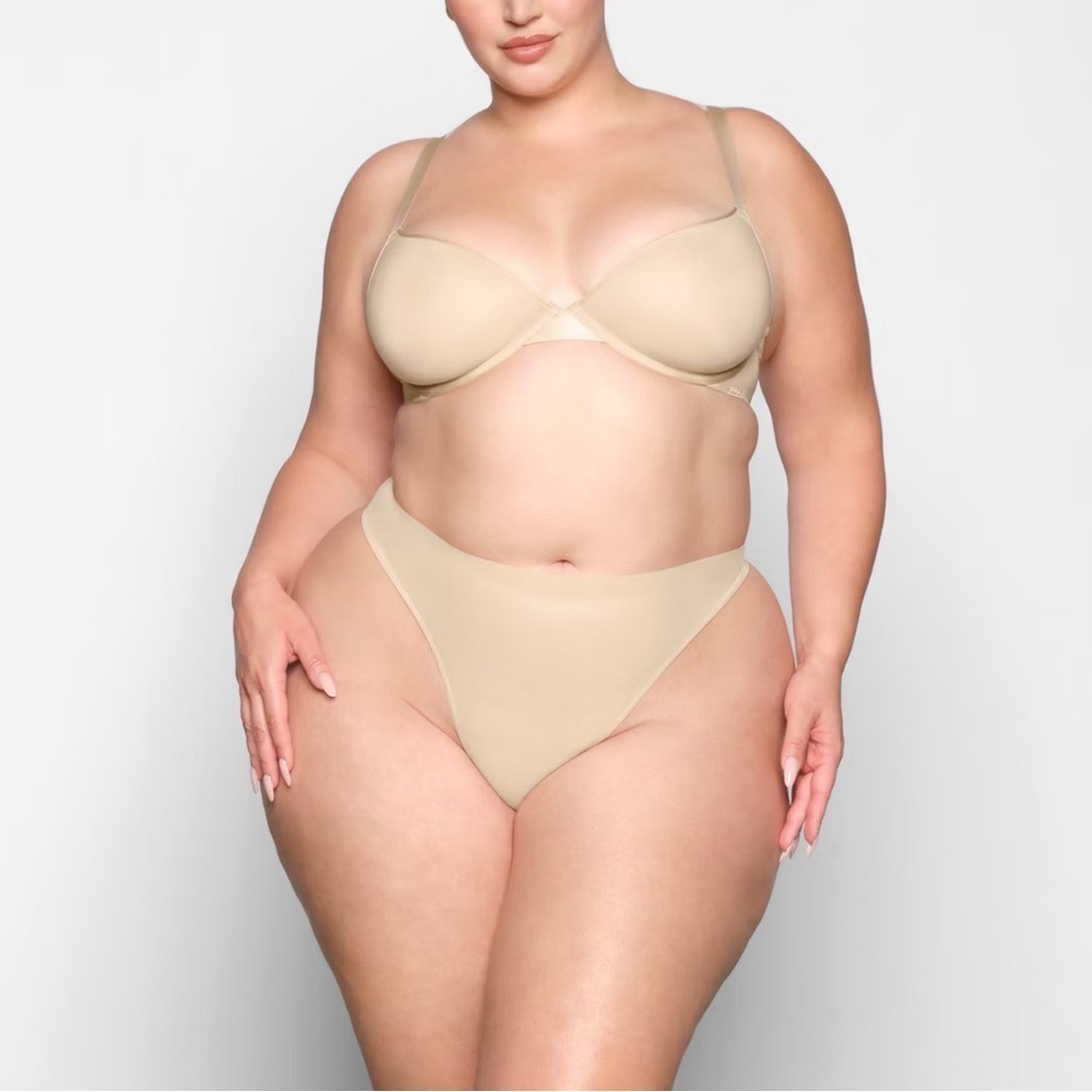 NWT Skims Weightless Demi Bra Size 32B
